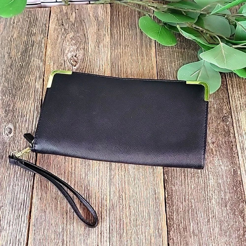 Unbranded wristlet wallet 